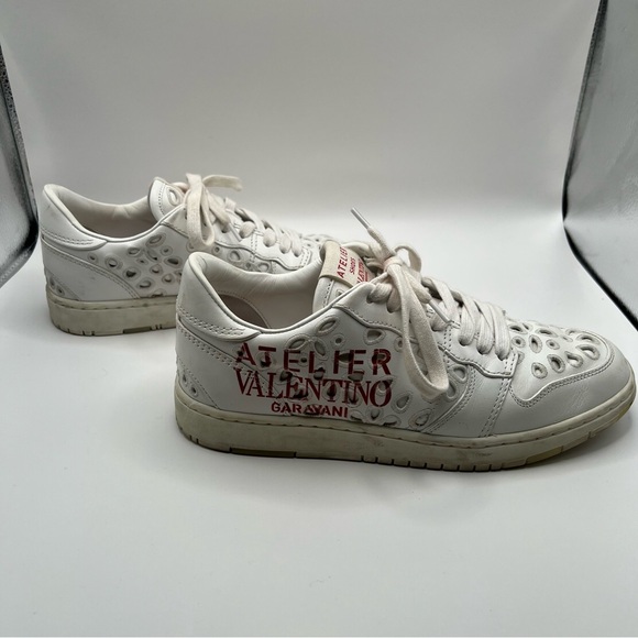 VALENTINO GARAVANI Logo Eyelet Sneakers - Picture 4 of 9